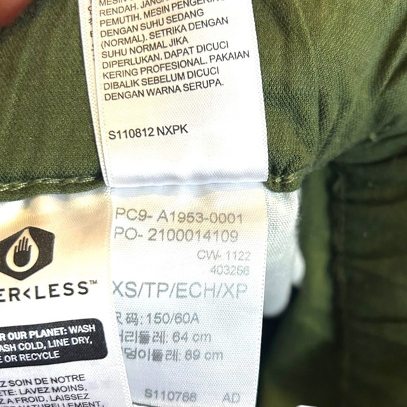 Levi's Off Duty Joggers - Picture 10 of 14